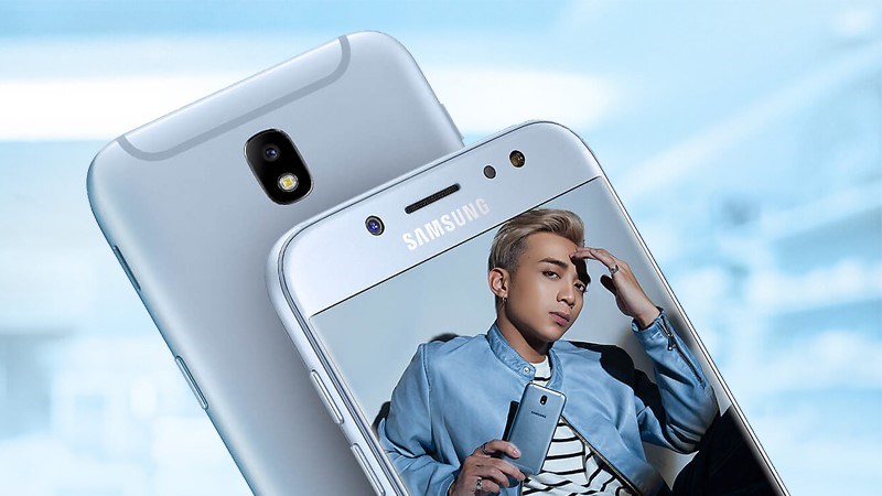 Samsung Galaxy J7 Star chính thức phân phối tại T-Mobile Samsung Galaxy J7 Star sẽ là sản phẩm nối gót J3 Star và chính đến đến với T-Mobile. Các thông số kỹ thuật của J7 Star đã được công khai. Tuy nhiên, giá của smartphone này vẫn còn là ẩn số.