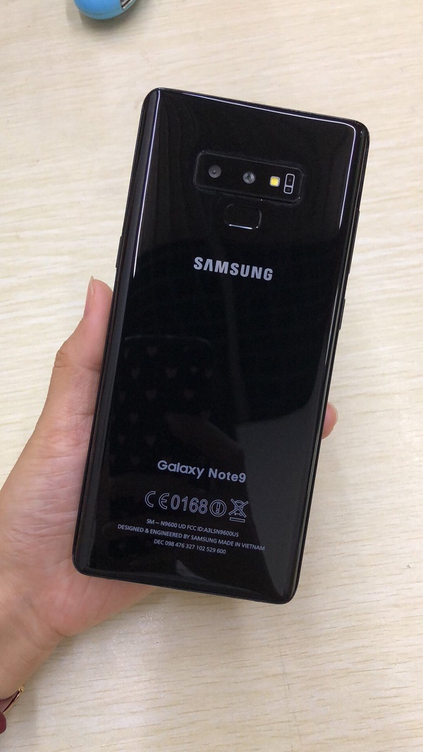 Hàng thật chưa ra, hàng nhái Galaxy Note 9 đã xuất hiện trên tay người dùng