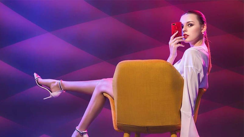 OPPO F9 ra mắt sẽ có 2 màu sắc: Đỏ Ánh Dương và Xanh Chạng Vạng OPPO F9 ra mắt sẽ có 2 màu sắc: Đỏ Ánh Dương và Xanh Chạng Vạng