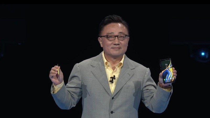 CEO Samsung Mobile, Koh Dong-jin trên tay Galaxy Note 9 và bút S Pen