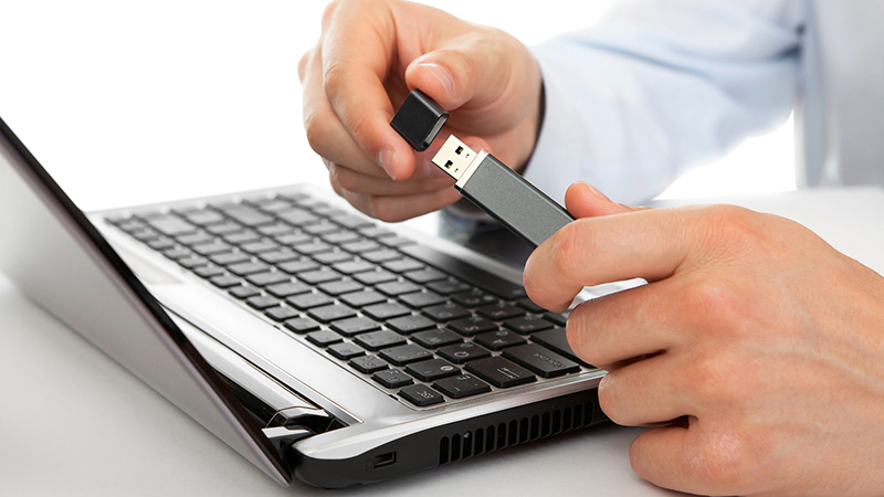 hình minh họa Khi chọn mua laptop, có cần quan tâm đến ổ đĩa quang không?