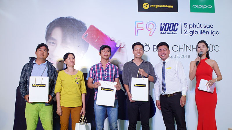 OPPO F9 tại Thế Giới Di Động OPPO F9 tại Thế Giới Di Động