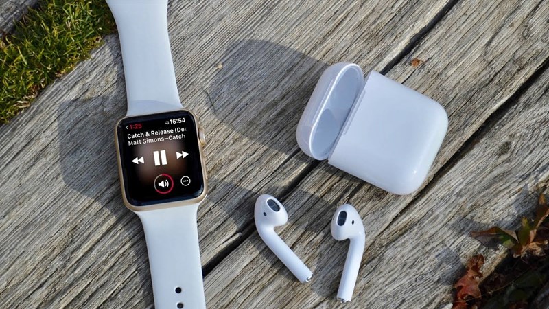 Apple: Watch, AirPods sẽ đắt hơn vì luật thuế của Trump