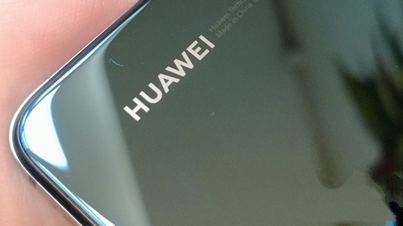 Huawei gửi lời mời ra mắt Mate 20 hé lộ cụm camera sau hoành tráng