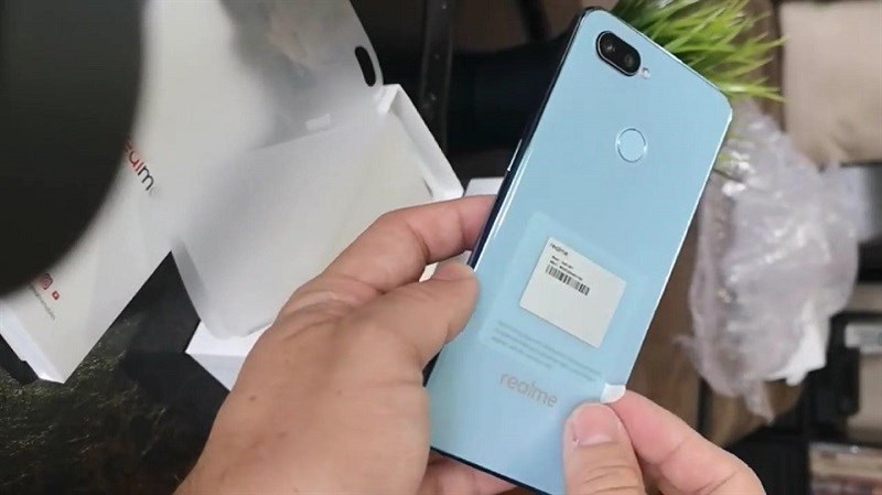 Xuất hiện video đập hộp Realme 2 Pro với màn hình giọt nước Xuất hiện video đập hộp Realme 2 Pro với màn hình giọt nước