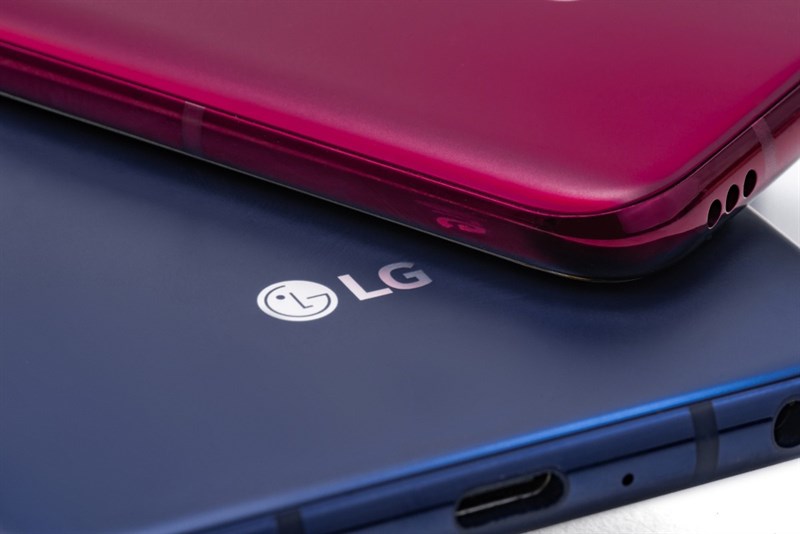 LG V40 ThinQ trÃ¬nh lÃ ng: MÃ n hÃ¬nh OLED, 5 camera, zoom quang 3x, chá»ng nÆ°á»c IP68