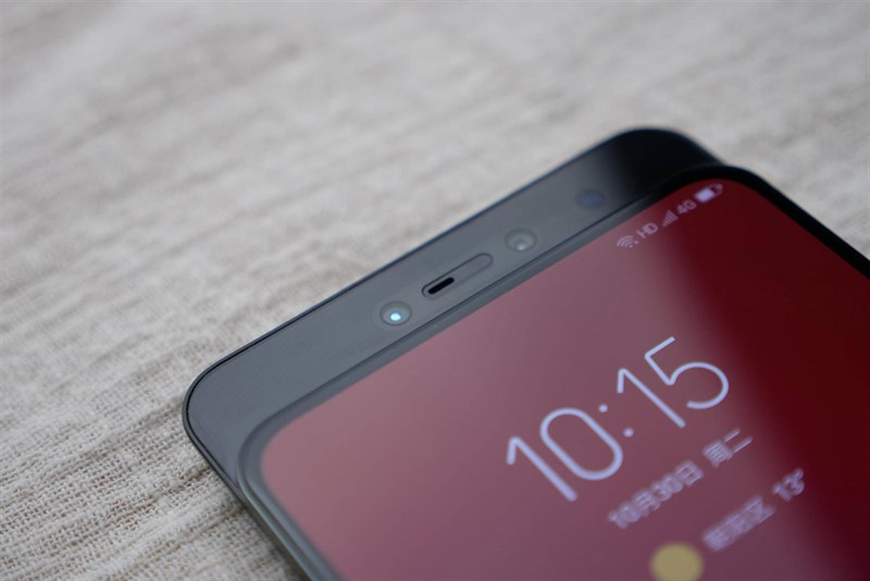 Trên tay Lenovo Z5 Pro: Màn hình trượt, vân tay dưới màn hình, 4 camera Trên tay Lenovo Z5 Pro: Màn hình trượt, vân tay dưới màn hình, 4 camera