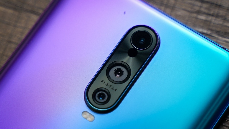 Trên tay nhanh OPPO R17 Pro tại Việt Nam: Chip Snapdragon 710, 3 camera sau, thiết kế ấn tượng