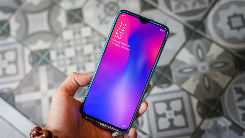 Trên tay nhanh OPPO R17 Pro tại Việt Nam: Chip Snapdragon 710, 3 camera sau, thiết kế ấn tượng