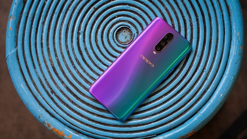 Trên tay nhanh OPPO R17 Pro tại Việt Nam: Chip Snapdragon 710, 3 camera sau, thiết kế ấn tượng