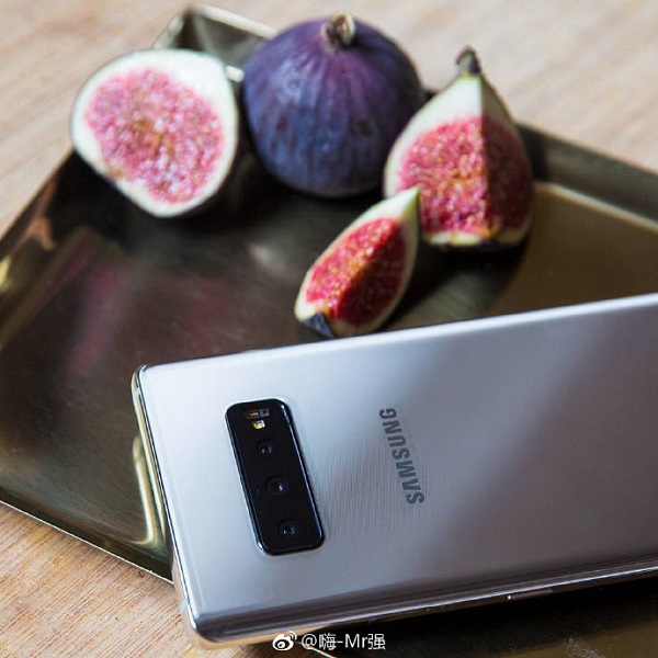 Galaxy S10 Plus lộ ảnh thực tế với 3 camera mặt sau