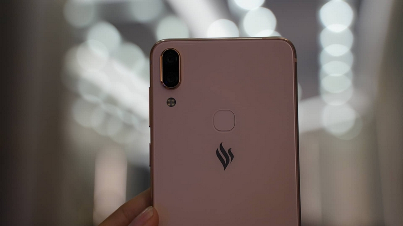 Vsmart Active 1+ Vsmart Active 1+