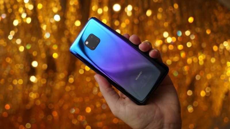 TOP 3 smartphone màu mới, độc đẹp lạ cho mùa Giáng Sinh và Năm Mới