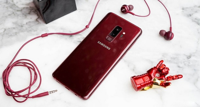 TOP 3 smartphone màu mới, độc đẹp lạ cho mùa Giáng Sinh và Năm Mới
