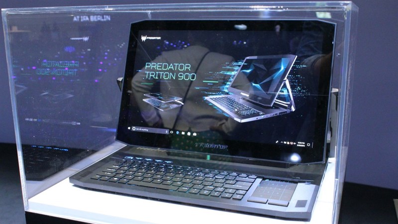  Predator Triton 900