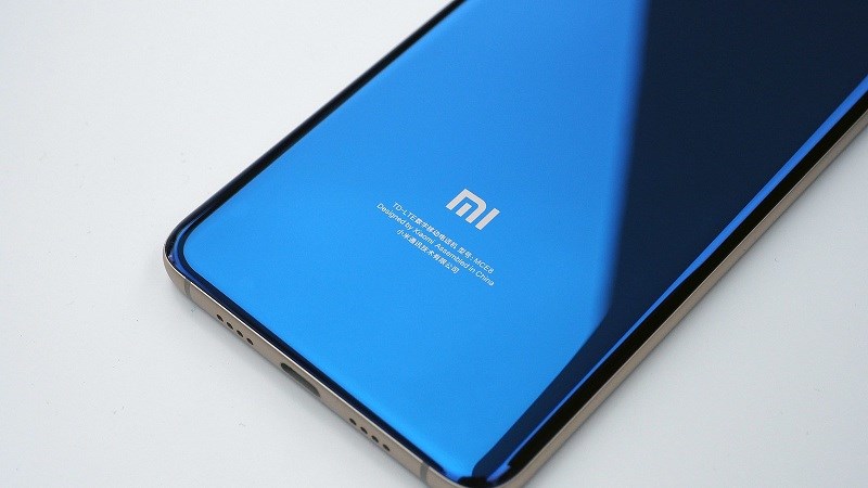 Xiaomi Mi 9 lộ ảnh thực tế có 3 camera sau, mặt lưng hiệu ứng gradient Xiaomi Mi 9 lộ ảnh thực tế có 3 camera sau, mặt lưng hiệu ứng gradient
