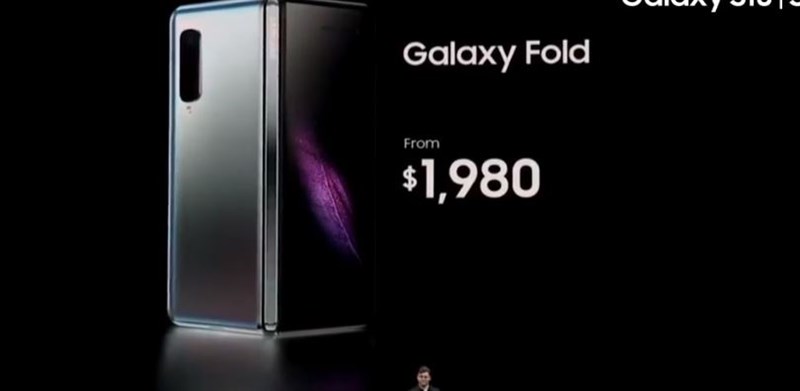 Samsung Galaxy Fold ra mắt: 2 màn hình, 6 camera, giá khủng không kém Samsung Galaxy Fold ra mắt: 2 màn hình, 6 camera, giá khủng không kém