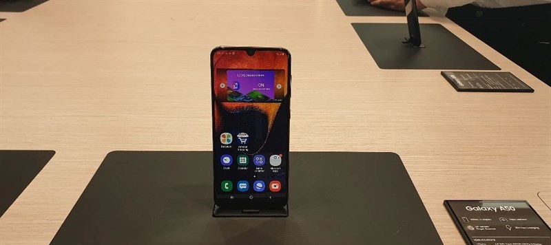 Trên tay Galaxy A30, Galaxy A50 Trên tay Galaxy A30, Galaxy A50
