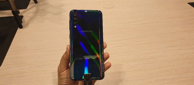 MWC 2019: Trên tay Galaxy A30 và Galaxy A50, smartphone tầm trung với nhiều tính năng hấp dẫn MWC 2019: Trên tay Galaxy A30 và Galaxy A50, smartphone tầm trung với nhiều tính năng hấp dẫn
