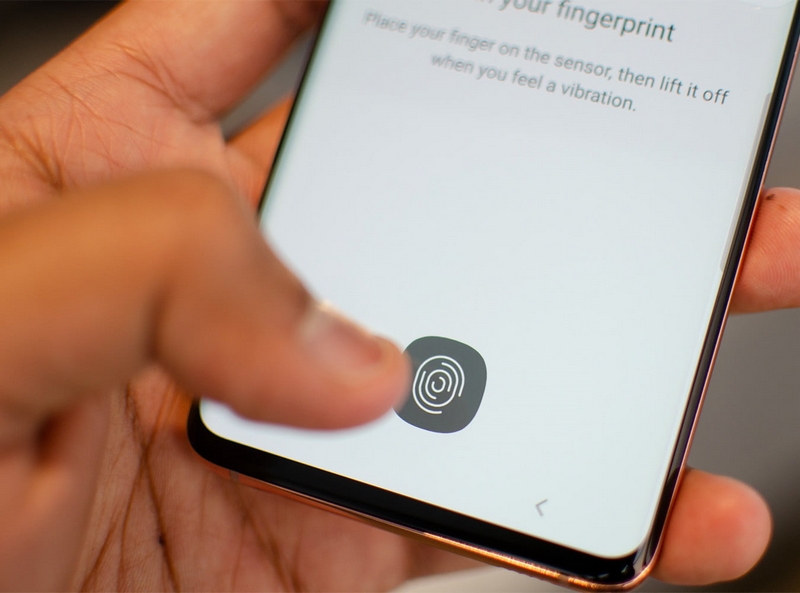 Galaxy S10+ và Google Pixel 3 XL Galaxy S10+ và Google Pixel 3 XL