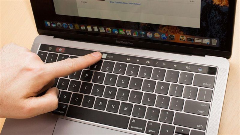 MacBook Pro 16 inch 2019: Màn hình Retina, Face ID và còn gì nữa?