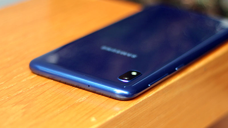 Trên tay Galaxy A10 Trên tay Galaxy A10