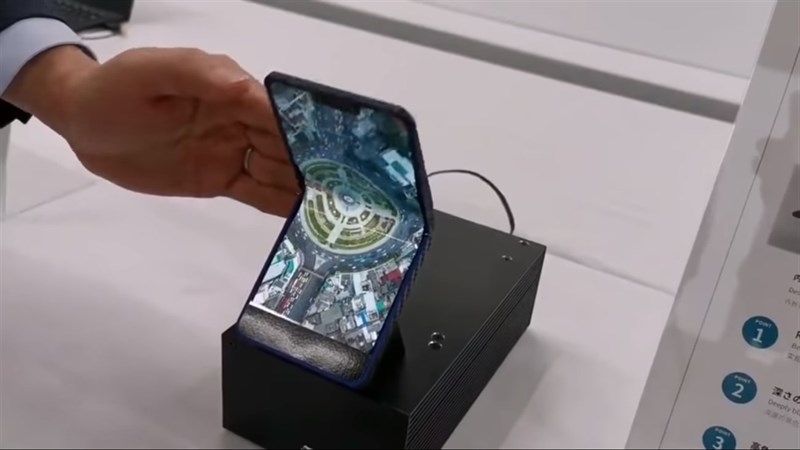 Sharp giới thiệu nguyên mẫu smartphone màn hình gập 6.2 inch Sharp giới thiệu nguyên mẫu smartphone màn hình gập 6.2 inch