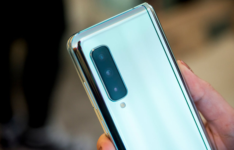 Cuối cùng là camera ở mặt sau, đây là bộ 3 camera y như những gì có trên Galaxy S10