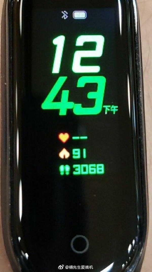 Mi Band 4 xuất hiện ngoài đời thực với màn hình màu Mi Band 4 xuất hiện ngoài đời thực với màn hình màu