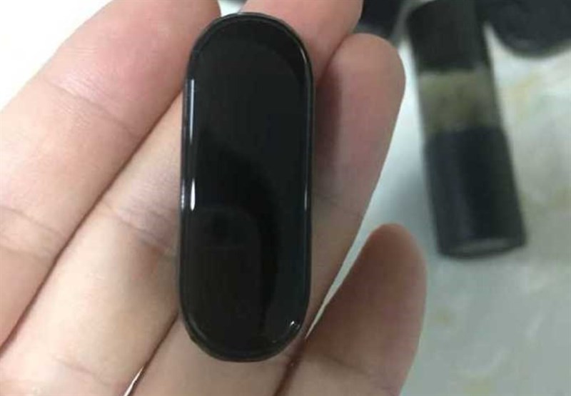 Mi Band 4 xuất hiện ngoài đời thực với màn hình màu Mi Band 4 xuất hiện ngoài đời thực với màn hình màu