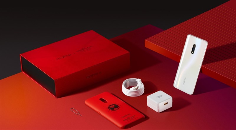 Realme X Spider Man Edition cùng các phụ kiện đi kèm Realme X Spider Man Edition cùng các phụ kiện đi kèm