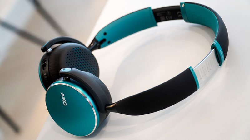 Trên tay tai nghe AKG Y500 Trên tay tai nghe AKG Y500