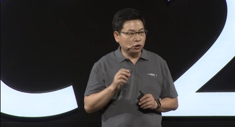 CEO Yu Chengdong thuyết trình trên sân khấu HDC 2019 CEO Yu Chengdong thuyết trình trên sân khấu HDC 2019