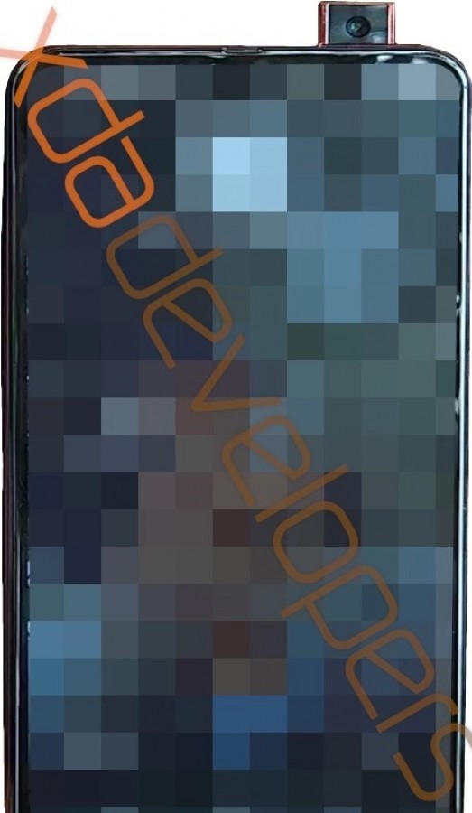Rò rỉ hình ảnh thực tế smartphone Motorola với camera selfie thò thụt Rò rỉ hình ảnh thực tế smartphone Motorola với camera selfie thò thụt