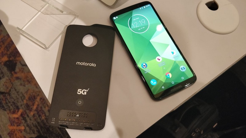 Ảnh minh họa Moto Z3 và phụ kiện Moto Mod 5G Ảnh minh họa Moto Z3 và phụ kiện Moto Mod 5G