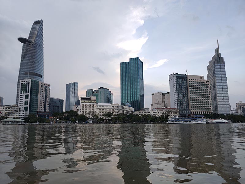 Bờ sông Sài Gòn lúc hoàng hôn Bờ sông Sài Gòn lúc hoàng hôn