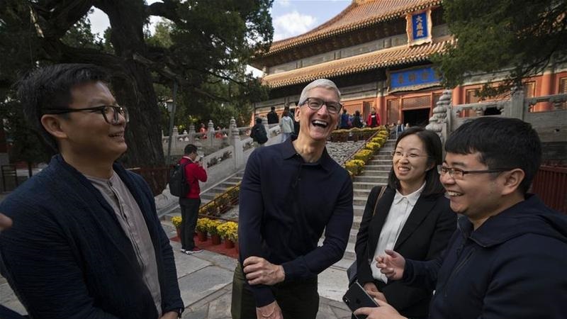 CEO Tim Cook của Apple đã được bổ nhiệm vào vị trí Chủ tịch hội đồng cố vấn của trường kinh tế thuộc Đại học Thanh Hoa ở Bắc Kinh, Trung Quốc