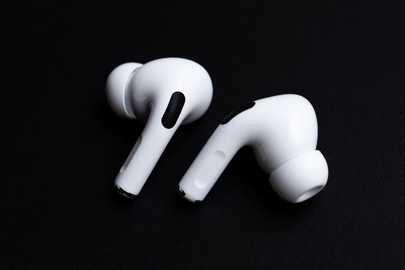 So sánh Airpods Pro và AirPods 2