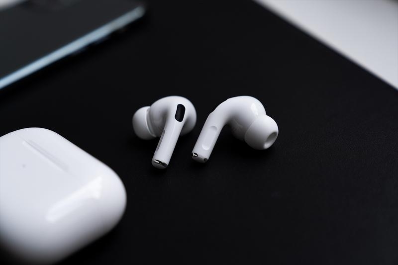 So sánh Airpods Pro và AirPods 2