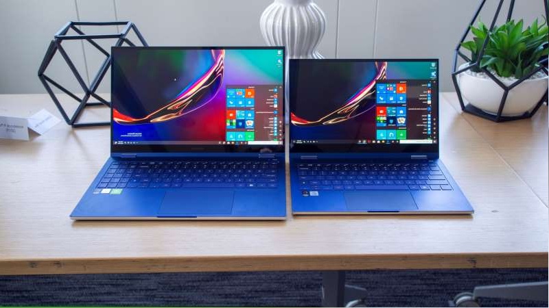 Galaxy Book Flex phiên bản 15 inch (bên trái) và 13 inch (bên phải) Galaxy Book Flex phiên bản 15 inch (bên trái) và 13 inch (bên phải)