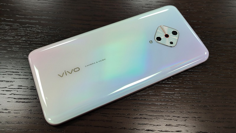 Vivo V17 lộ ảnh thực tế với cụm camera hình kim cương tương tự Vivo S5