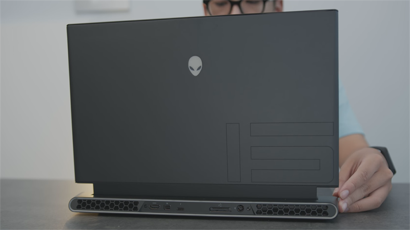 Alienware M15 R2
