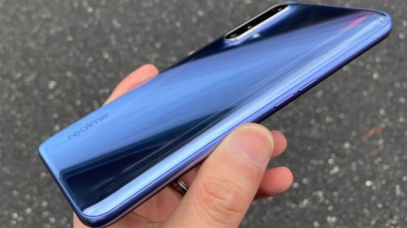Realme X50 5G ‘bằng xương bằng thịt’ đây rồi, mặt sau bóng bẩy, màu sắc lạ quá Realme X50 5G ‘bằng xương bằng thịt’ đây rồi, mặt sau bóng bẩy, màu sắc lạ quá