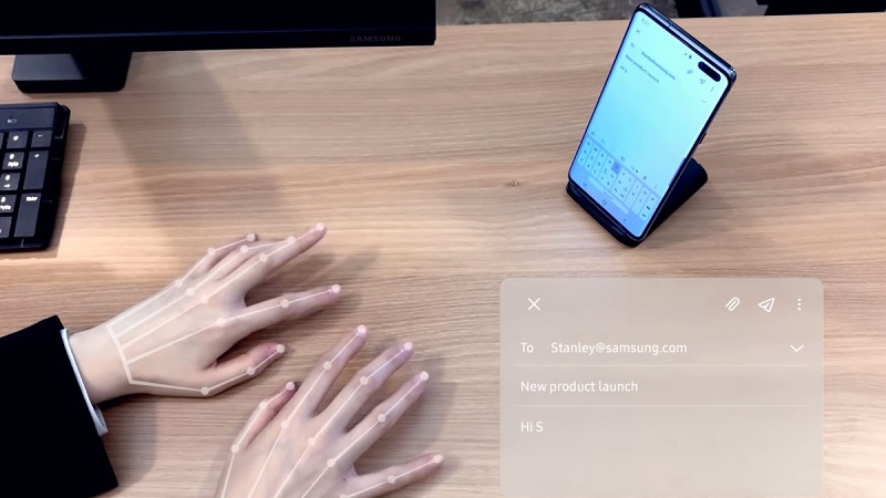 Samsung nhá hàng tính năng bàn phím ảo Selfie Type, giúp bạn nhập liệu mà không cần chạm trực tiếp vào màn hình Samsung nhá hàng tính năng bàn phím ảo Selfie Type, giúp bạn nhập liệu mà không cần chạm trực tiếp vào màn hình