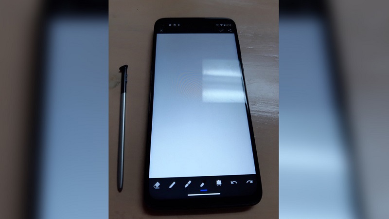 Moto G Stylus lộ ảnh ngoài đời thực Moto G Stylus lộ ảnh ngoài đời thực