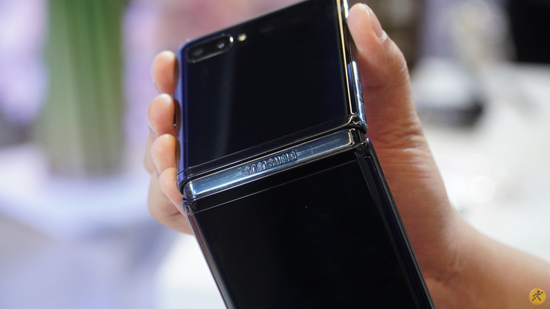 Trên tay nhanh Samsung Galaxy Z Flip tại Việt Nam