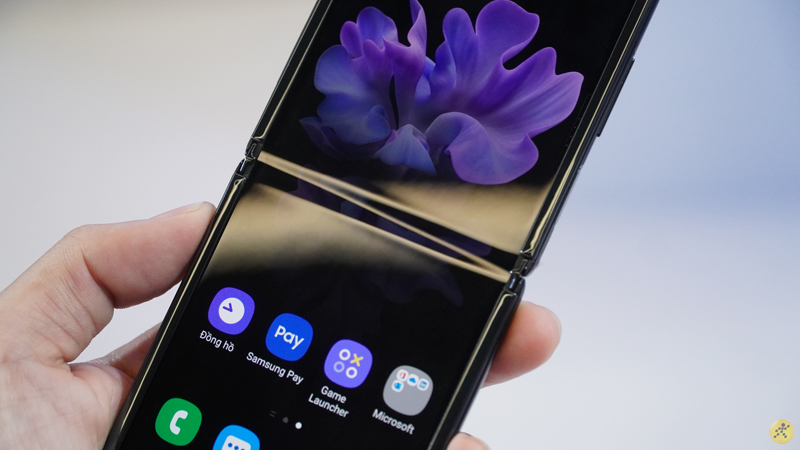 Trên tay nhanh Samsung Galaxy Z Flip tại Việt Nam