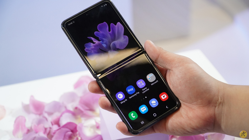 Trên tay nhanh Samsung Galaxy Z Flip tại Việt Nam