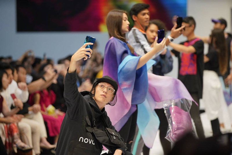 Huawei Nova 5T xuất hiện tại Tuần lễ thời trang Kuala Lumpur 2019