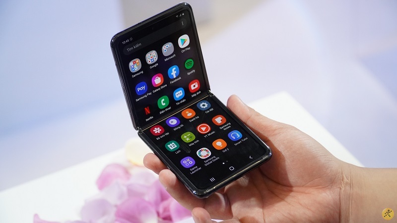 Galaxy Z Flip nhận được bản cập nhật phần mềm đầu tiên Galaxy Z Flip nhận được bản cập nhật phần mềm đầu tiên